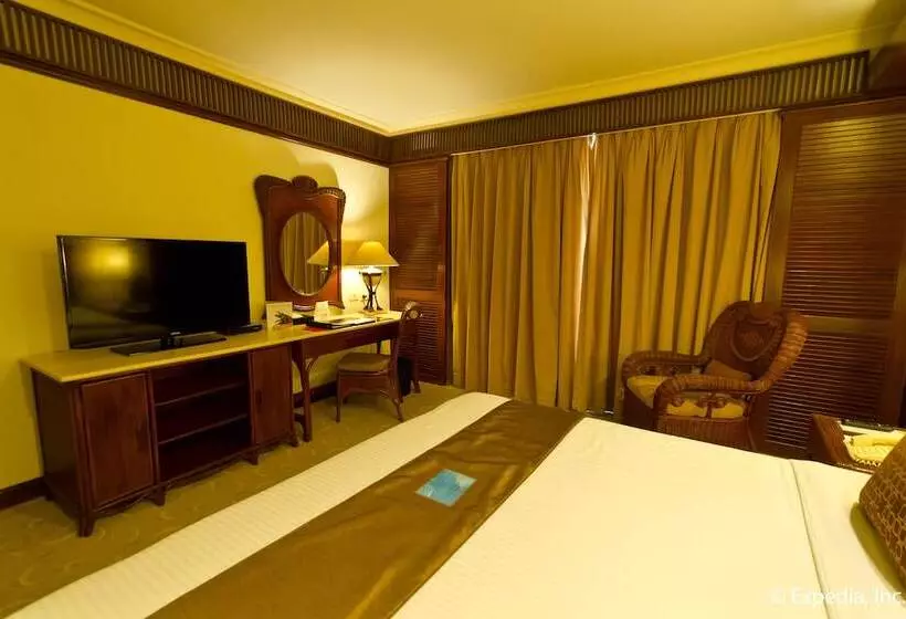 デラックススイート, Waterfront Airport Hotel And Casino