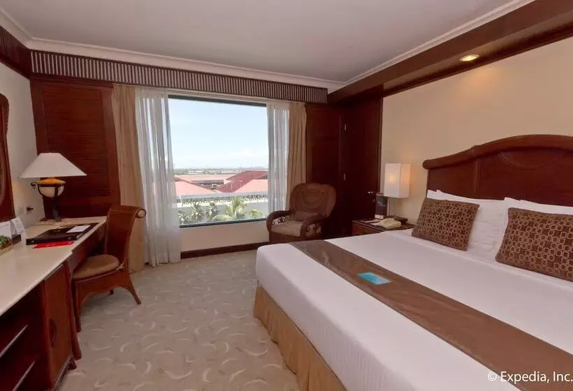 デラックススイート, Waterfront Airport Hotel And Casino