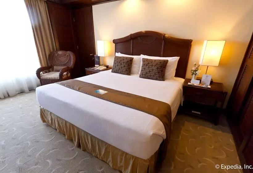 デラックススイート, Waterfront Airport Hotel And Casino