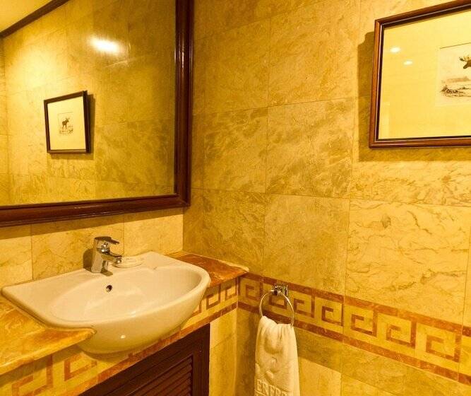 سوییت اجرایی, Waterfront Airport Hotel And Casino