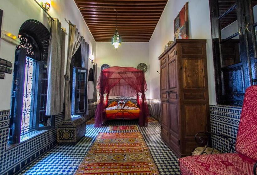 اتاق استاندارد سه نفره, Riad Hala