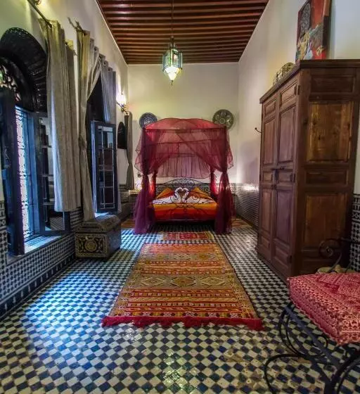 اتاق استاندارد سه نفره, Riad Hala