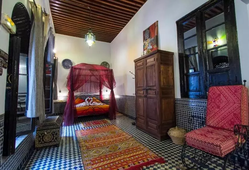 اتاق استاندارد سه نفره, Riad Hala