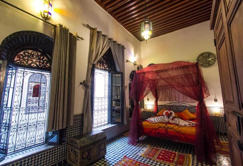 标准三人间, Riad Hala