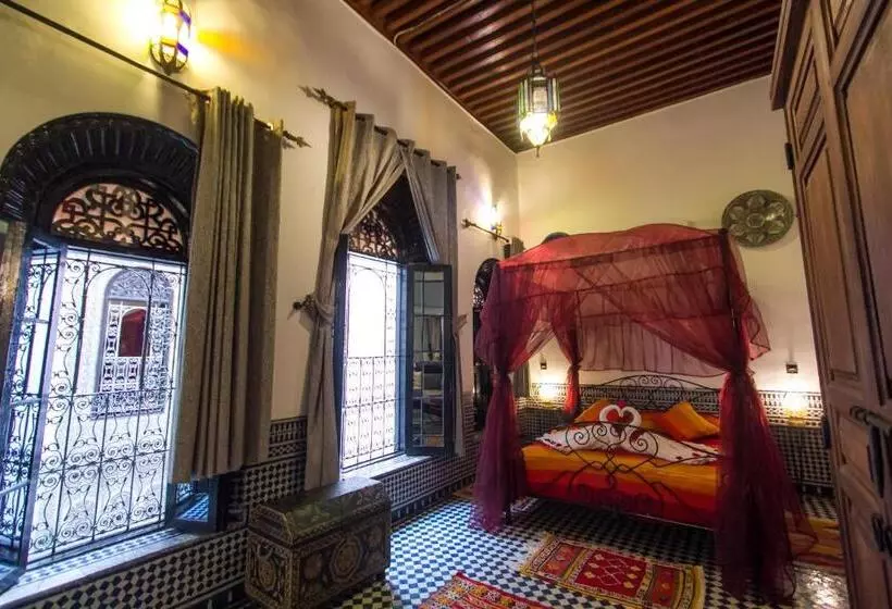 اتاق استاندارد سه نفره, Riad Hala