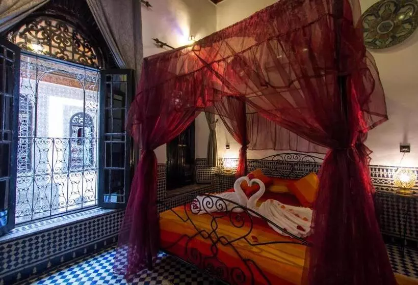 اتاق استاندارد سه نفره, Riad Hala