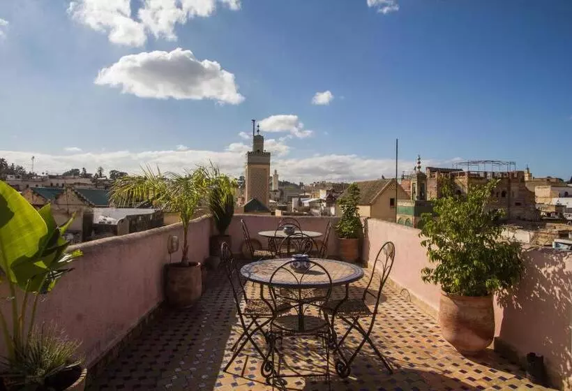 سوییت, Riad Hala