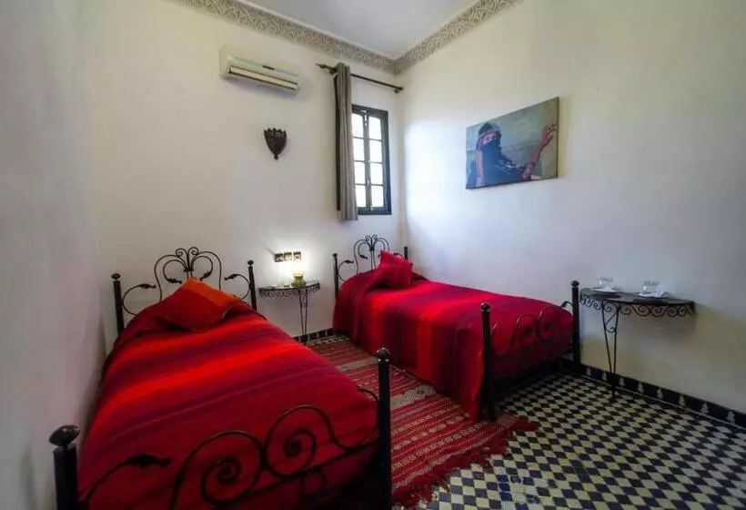 سوییت, Riad Hala