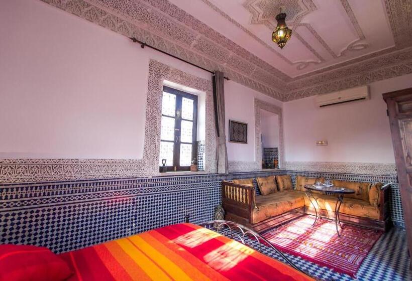 سوییت, Riad Hala