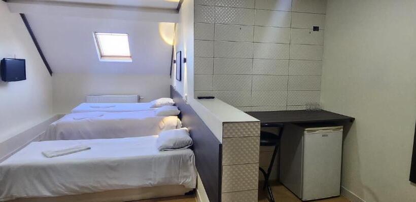 اتاق راحتی سه تخته, Sun Rise Apart