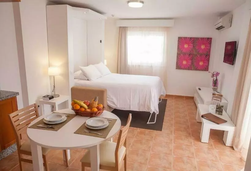 استودیوی استاندارد, Sunset Harbour Club