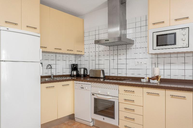 スタンダードスタジオ, Sunset Harbour Club