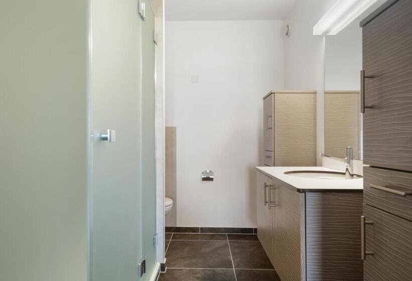 غرفة سوبيريور, Neuchatel City