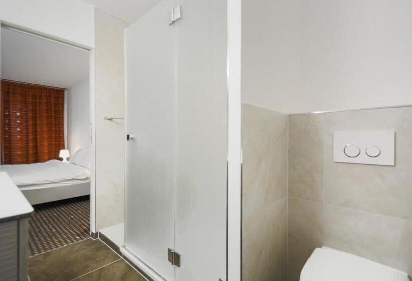 غرفة سوبيريور, Neuchatel City