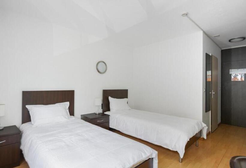 غرفة قياسية, Neuchatel City