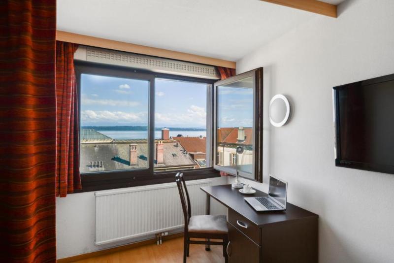 غرفة قياسية فردية, Neuchatel City