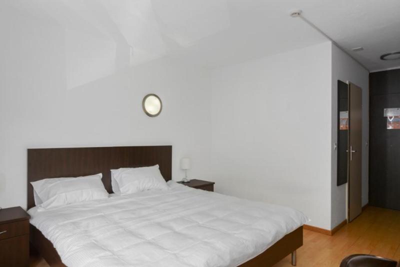 غرفة قياسية فردية, Neuchatel City