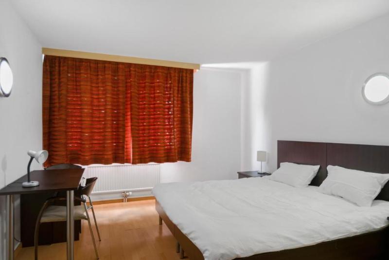 غرفة قياسية فردية, Neuchatel City