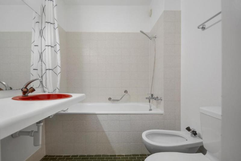 غرفة إقتصادية فردية, Neuchatel City