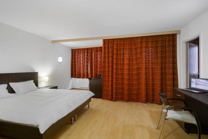 غرفة قياسية, Neuchatel City