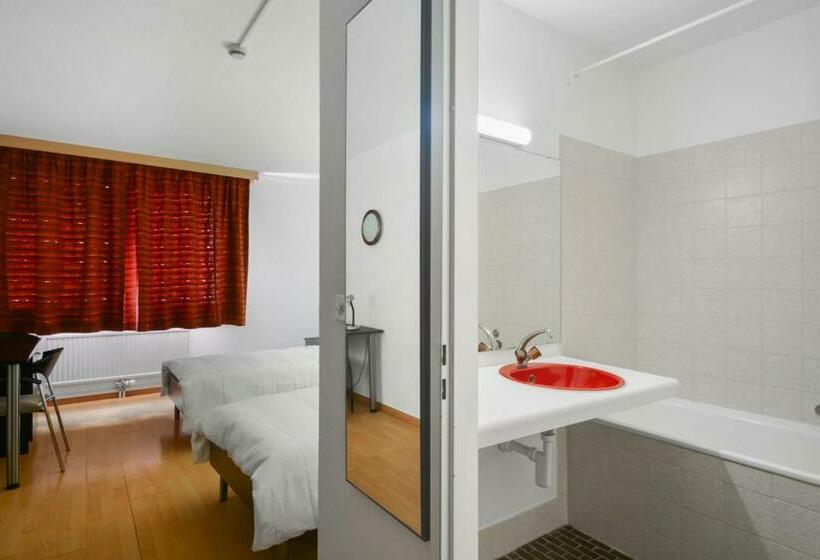 غرفة قياسية ثلاثية, Neuchatel City