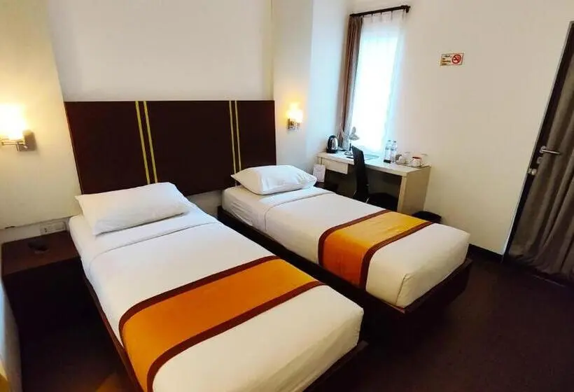 デラックスルーム, Odaita Hotel Pamekasan Madura