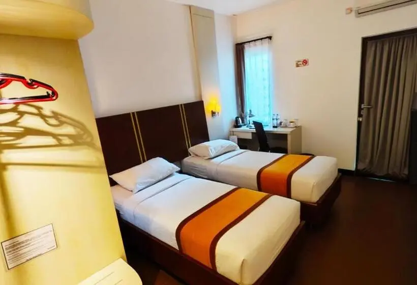 デラックスルーム, Odaita Hotel Pamekasan Madura