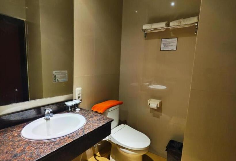 חדר דחוקס עם מיטת קינג, Odaita Hotel Pamekasan Madura