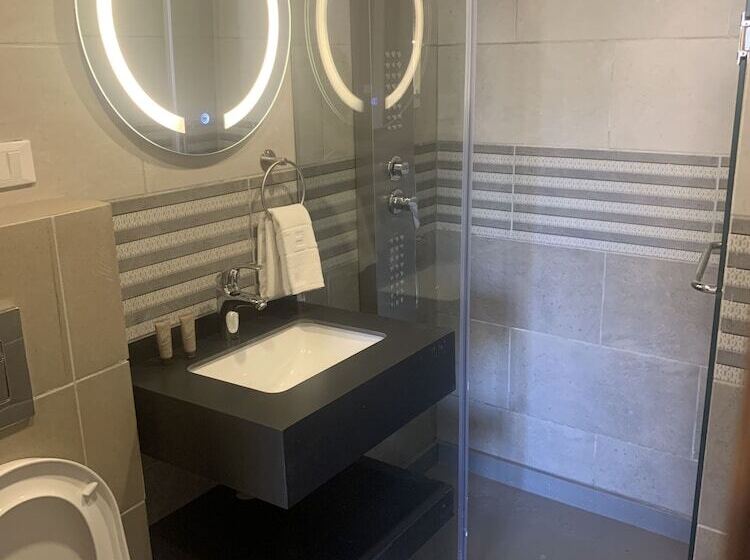 استودیوی استاندارد, Bliss 3000 Furnished Studios