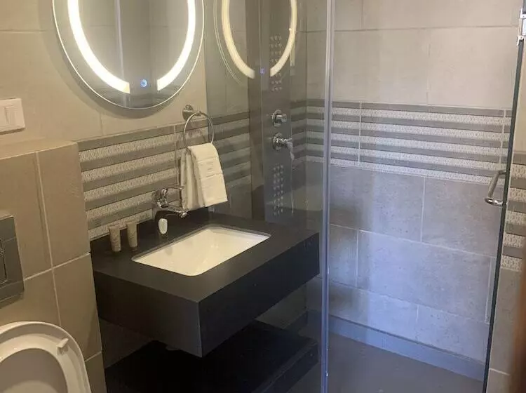 استودیوی استاندارد, Bliss 3000 Furnished Studios