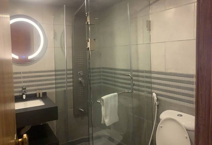 استودیوی استاندارد, Bliss 3000 Furnished Studios