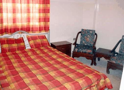 اتاق استاندارد یک تخته با سرویس بهداشتی مشترک, Farah Hotel