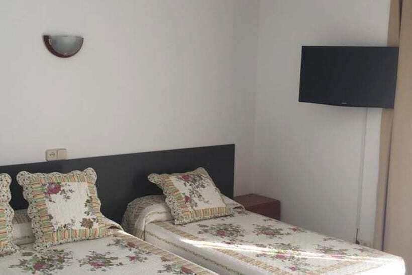 חדר סטנדרט לשלושה, Hostal Bonavista