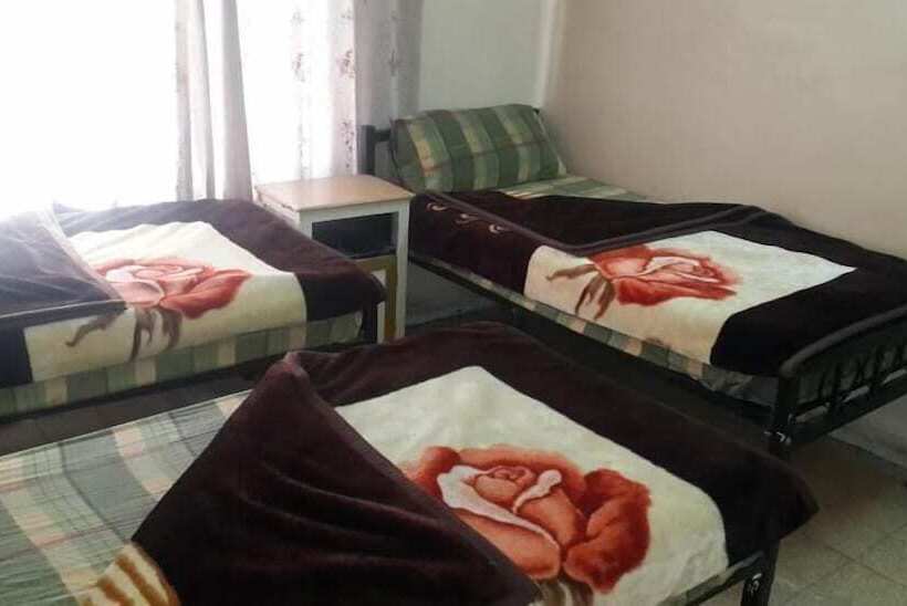 اتاق استاندارد چهارنفره با سرویس بهداشتی مشترک, Cliff Hostel