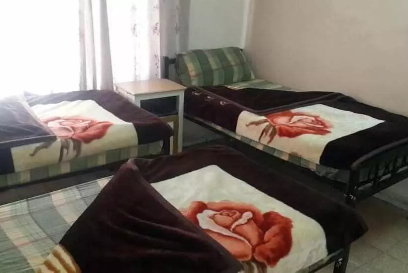 اتاق استاندارد چهارنفره با سرویس بهداشتی مشترک, Cliff Hostel