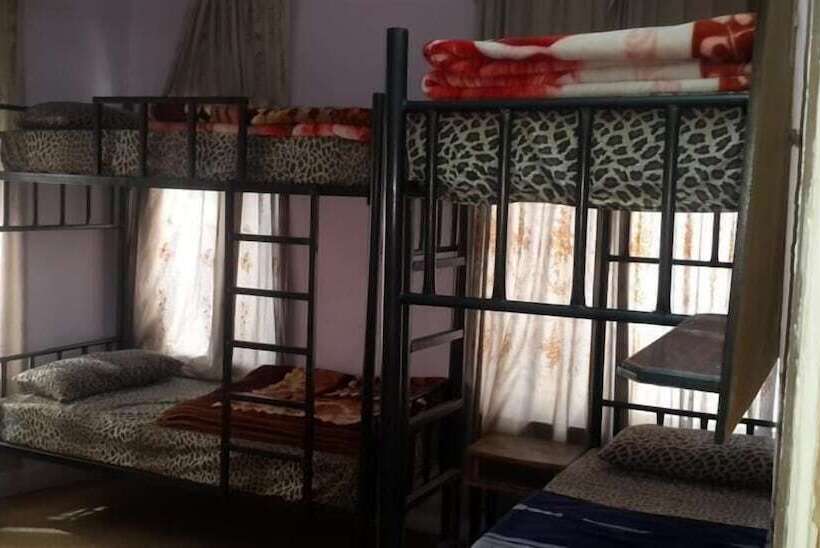 اتاق استاندارد چهارنفره با سرویس بهداشتی مشترک, Cliff Hostel