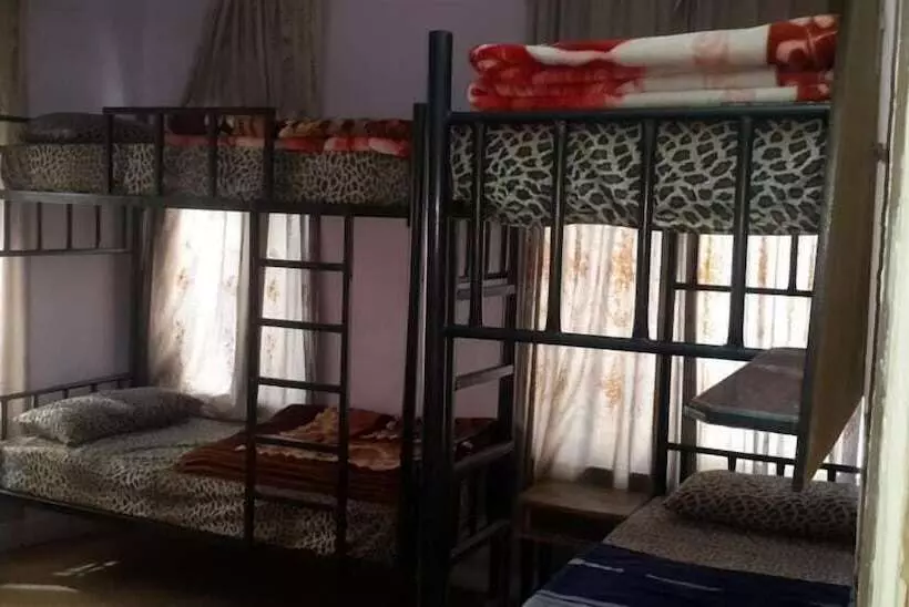 اتاق استاندارد چهارنفره با سرویس بهداشتی مشترک, Cliff Hostel