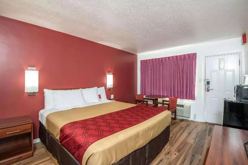 キングサイズベッドのスタンダードルーム, Econo Lodge Near The University Of Arizona