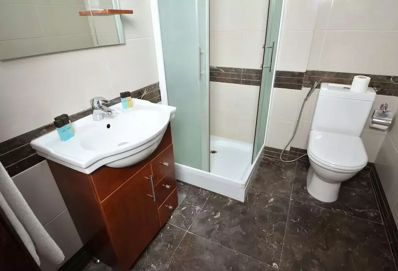 سوییت خانوادگی, Hollywood Inn Boutique