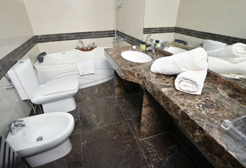 سوییت خانوادگی, Hollywood Inn Boutique