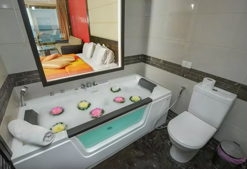 سوییت جونیور با چشم‌انداز دریا, Hollywood Inn Boutique