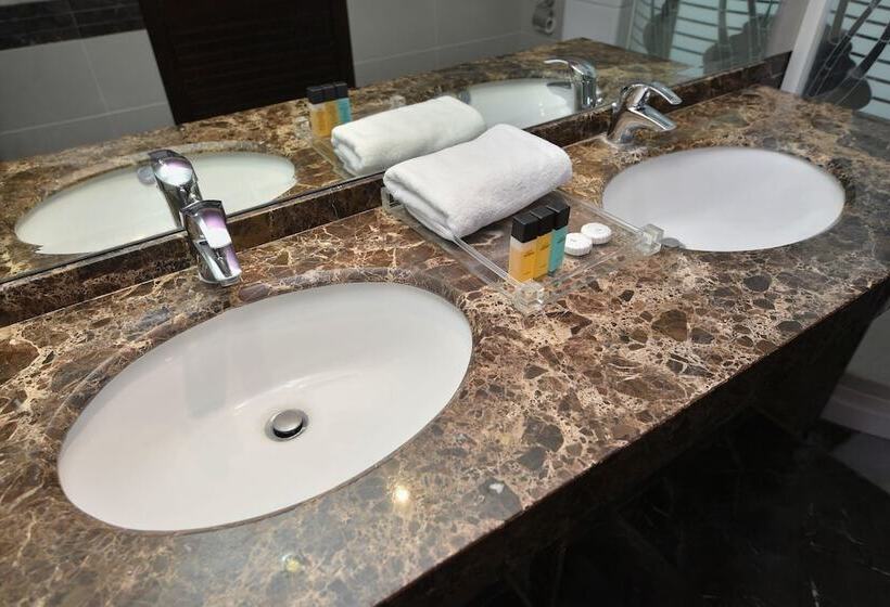 سوئیت رویال, Hollywood Inn Boutique