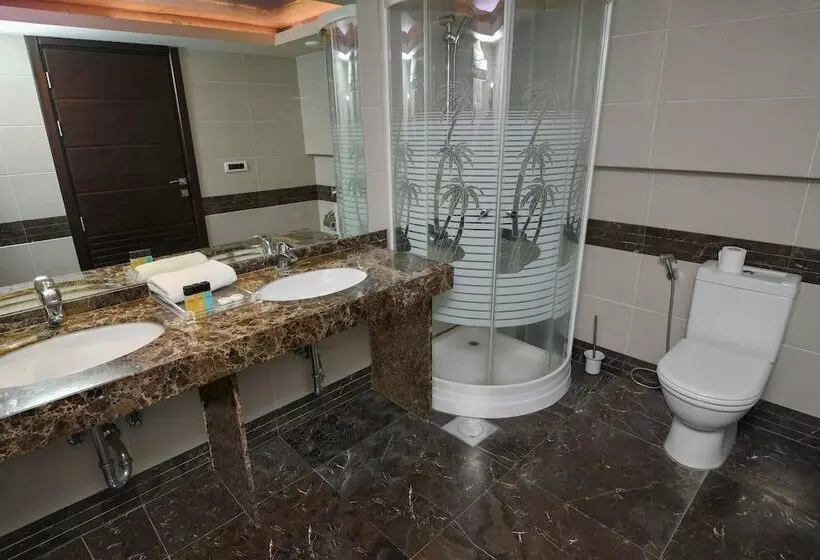 سوئیت رویال, Hollywood Inn Boutique