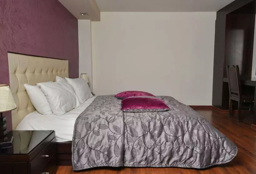 سوئیت رویال, Hollywood Inn Boutique