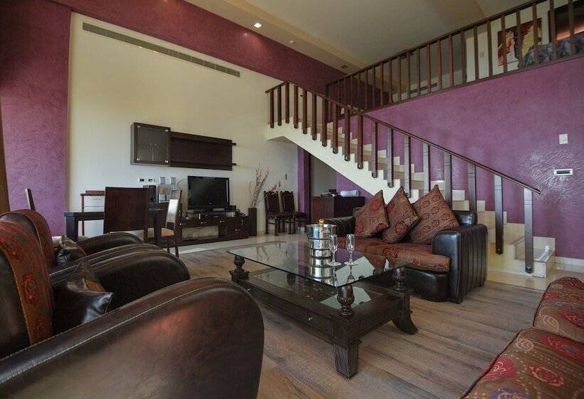 سوئیت رویال, Hollywood Inn Boutique