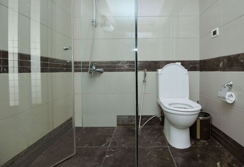 سوییت با چشم‌انداز دریا, Hollywood Inn Boutique