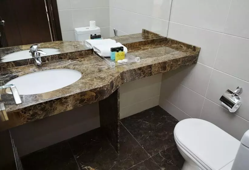 سوییت با چشم‌انداز دریا, Hollywood Inn Boutique