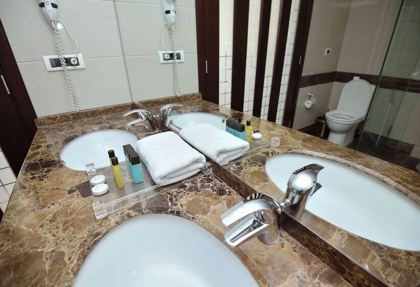 سوییت سینیور با چشم‌انداز دریا, Hollywood Inn Boutique