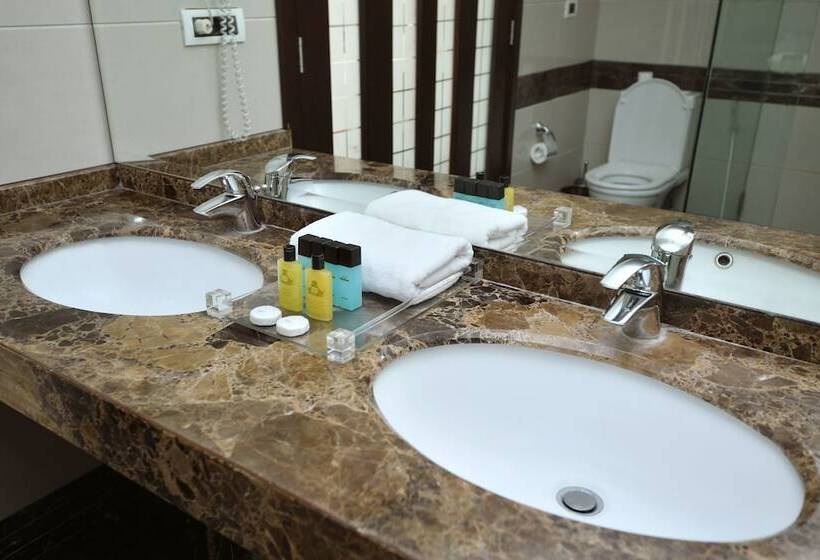 سوییت سینیور با چشم‌انداز دریا, Hollywood Inn Boutique