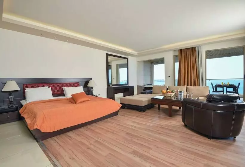 سوییت سینیور با چشم‌انداز دریا, Hollywood Inn Boutique